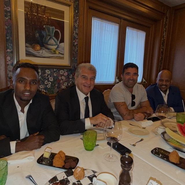Nasir Hassan at dinner with the President of FC Barcelona